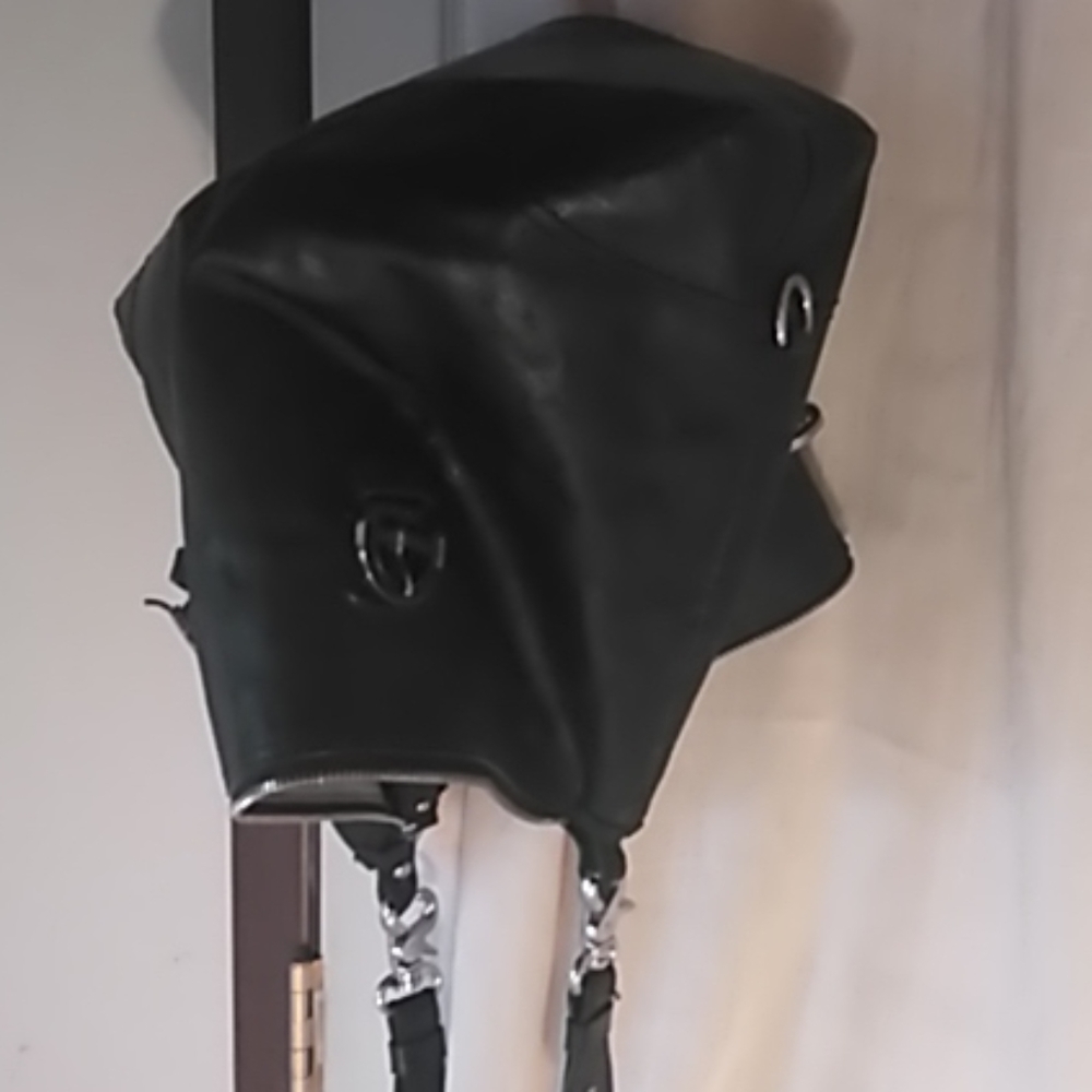 Couch shoulder purse black